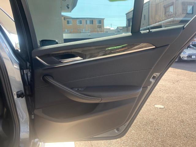 ５シリーズ ５４０ｉ　Ｍスポーツ　イノベーションパッケージ　黒革シート　全席シートヒーター　ヘッドアップディスプレイ　アダプティブクルコン　ブラインドスポットアシスト　全周囲カメラ　Ｂｌｕｅｔｏｏｔｈ　ドライビングアシストプラス　禁煙（49枚目）