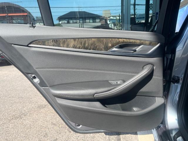 ５シリーズ ５４０ｉ　Ｍスポーツ　イノベーションパッケージ　黒革シート　全席シートヒーター　ヘッドアップディスプレイ　アダプティブクルコン　ブラインドスポットアシスト　全周囲カメラ　Ｂｌｕｅｔｏｏｔｈ　ドライビングアシストプラス　禁煙（50枚目）