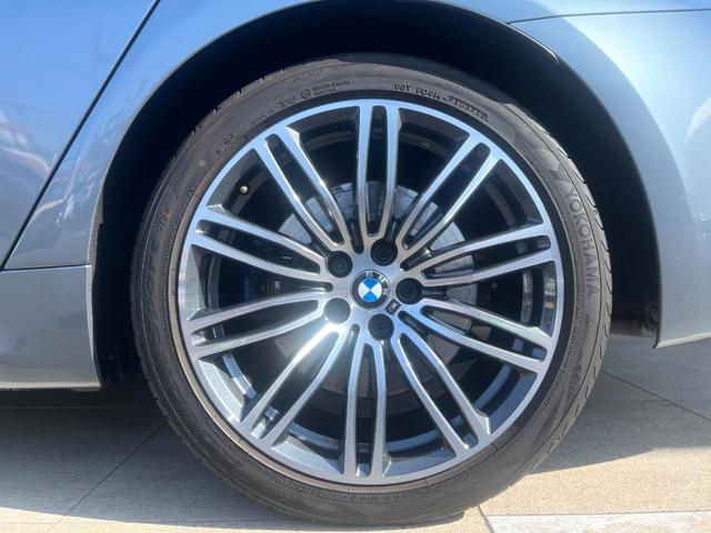 ５シリーズ ５４０ｉ　Ｍスポーツ　イノベーションパッケージ　黒革シート　全席シートヒーター　ヘッドアップディスプレイ　アダプティブクルコン　ブラインドスポットアシスト　全周囲カメラ　Ｂｌｕｅｔｏｏｔｈ　ドライビングアシストプラス　禁煙（51枚目）