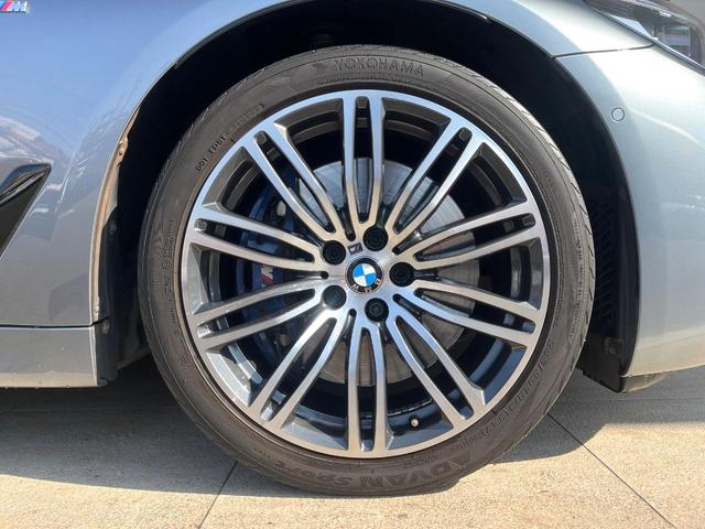 ５シリーズ ５４０ｉ　Ｍスポーツ　イノベーションパッケージ　黒革シート　全席シートヒーター　ヘッドアップディスプレイ　アダプティブクルコン　ブラインドスポットアシスト　全周囲カメラ　Ｂｌｕｅｔｏｏｔｈ　ドライビングアシストプラス　禁煙（53枚目）