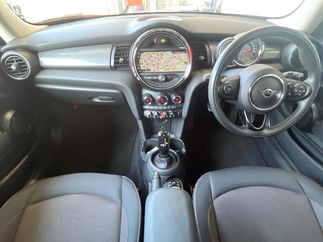 MINI クーパー ユニオンジャックテールライト カメラ/パーキングアシストパッケージ ペッパーパッケージ 純正ナビ Bluetooth LEDヘッドライト オートライト ETC 禁煙車 コンフォートアクセス(2枚目)