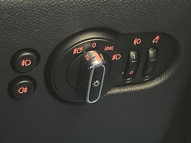 MINI クーパー ユニオンジャックテールライト カメラ/パーキングアシストパッケージ ペッパーパッケージ 純正ナビ Bluetooth LEDヘッドライト オートライト ETC 禁煙車 コンフォートアクセス(25枚目)