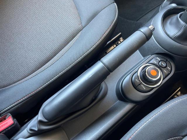 MINI クーパー ユニオンジャックテールライト カメラ/パーキングアシストパッケージ ペッパーパッケージ 純正ナビ Bluetooth LEDヘッドライト オートライト ETC 禁煙車 コンフォートアクセス(32枚目)