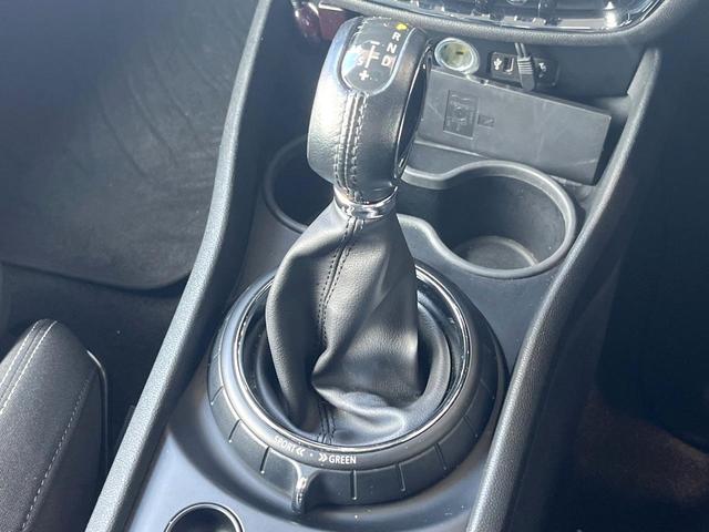 ＭＩＮＩ クーパーＳＤ　クラブマン　ペッパーパッケージ　リアビューカメラ／パークディスタンスコントロール　純正ナビ　Ｂｌｕｅｔｏｏｔｈ　ＬＥＤヘッドライト　オートライト　コンフォートアクセス　純正１７インチＡＷ　禁煙車　スポーツモード（11枚目）