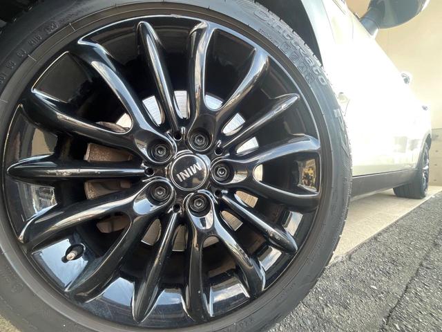 ＭＩＮＩ クーパーＳＤ　クラブマン　ペッパーパッケージ　リアビューカメラ／パークディスタンスコントロール　純正ナビ　Ｂｌｕｅｔｏｏｔｈ　ＬＥＤヘッドライト　オートライト　コンフォートアクセス　純正１７インチＡＷ　禁煙車　スポーツモード（14枚目）