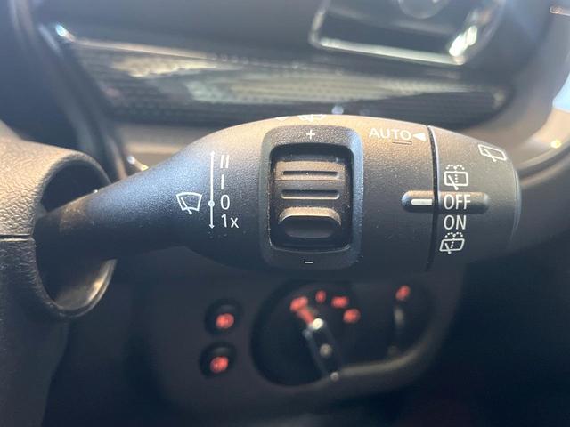 ＭＩＮＩ クーパーＳＤ　クラブマン　ペッパーパッケージ　リアビューカメラ／パークディスタンスコントロール　純正ナビ　Ｂｌｕｅｔｏｏｔｈ　ＬＥＤヘッドライト　オートライト　コンフォートアクセス　純正１７インチＡＷ　禁煙車　スポーツモード（25枚目）