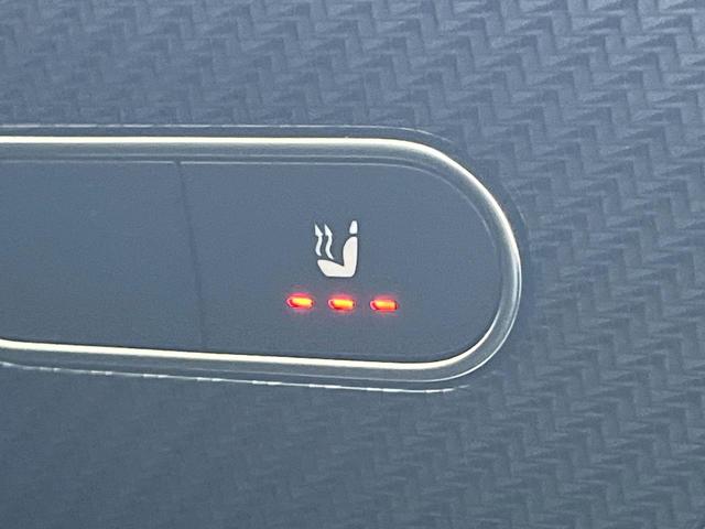 GLAクラス GLA200d 4マチック AMGライン 禁煙車 ナビゲーションパッケージ レーダーセーフティ アダプティブクルコン ブラインドスポットアシスト Bluetooth 全周囲カメラ シートヒーター マルチビームLEDヘッドライト メモリーシート(7枚目)