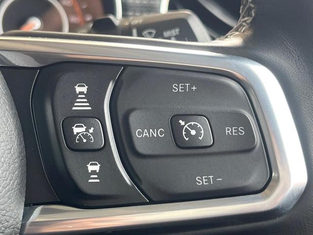 ジープ・ラングラーアンリミテッド サハラ　１オーナー　禁煙　黒革シート　ステアリング＆シートヒーター　純正ナビ　カープレイ　フルセグ　Ｂｌｕｅｔｏｏｔｈ　アダプティブクルコン　ブラインドスポットアシスト　スマートキー　純正１８インチＡＷ（5枚目）