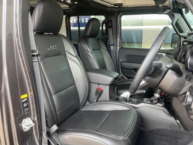 ジープ・ラングラーアンリミテッド サハラ　１オーナー　禁煙　黒革シート　ステアリング＆シートヒーター　純正ナビ　カープレイ　フルセグ　Ｂｌｕｅｔｏｏｔｈ　アダプティブクルコン　ブラインドスポットアシスト　スマートキー　純正１８インチＡＷ（9枚目）