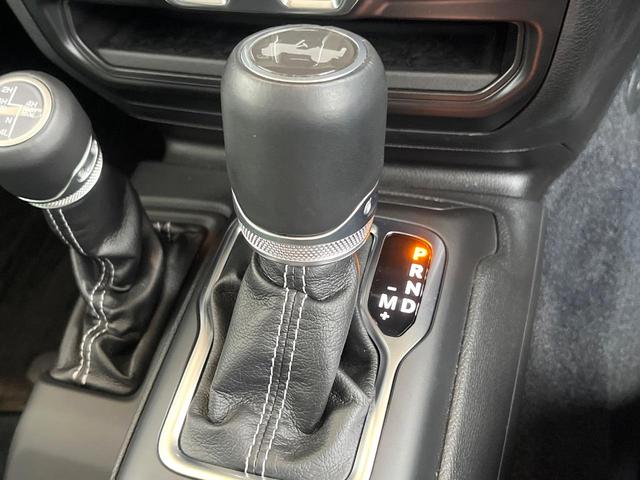 ジープ・ラングラーアンリミテッド サハラ　１オーナー　禁煙　黒革シート　ステアリング＆シートヒーター　純正ナビ　カープレイ　フルセグ　Ｂｌｕｅｔｏｏｔｈ　アダプティブクルコン　ブラインドスポットアシスト　スマートキー　純正１８インチＡＷ（14枚目）