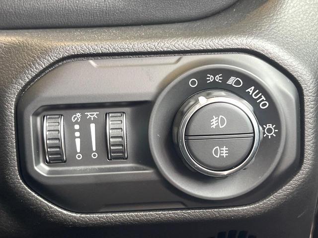 ジープ・ラングラーアンリミテッド サハラ　１オーナー　禁煙　黒革シート　ステアリング＆シートヒーター　純正ナビ　カープレイ　フルセグ　Ｂｌｕｅｔｏｏｔｈ　アダプティブクルコン　ブラインドスポットアシスト　スマートキー　純正１８インチＡＷ（23枚目）