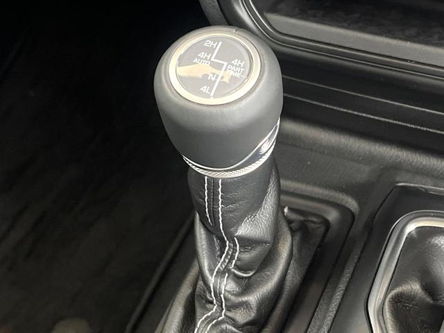 ジープ・ラングラーアンリミテッド サハラ　１オーナー　禁煙　黒革シート　ステアリング＆シートヒーター　純正ナビ　カープレイ　フルセグ　Ｂｌｕｅｔｏｏｔｈ　アダプティブクルコン　ブラインドスポットアシスト　スマートキー　純正１８インチＡＷ（29枚目）