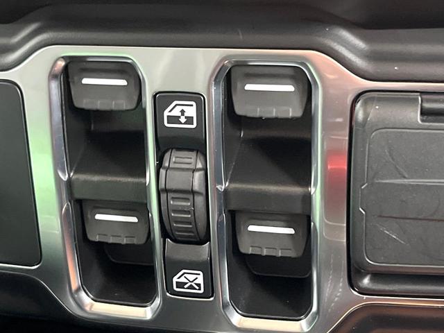 ジープ・ラングラーアンリミテッド サハラ　１オーナー　禁煙　黒革シート　ステアリング＆シートヒーター　純正ナビ　カープレイ　フルセグ　Ｂｌｕｅｔｏｏｔｈ　アダプティブクルコン　ブラインドスポットアシスト　スマートキー　純正１８インチＡＷ（30枚目）