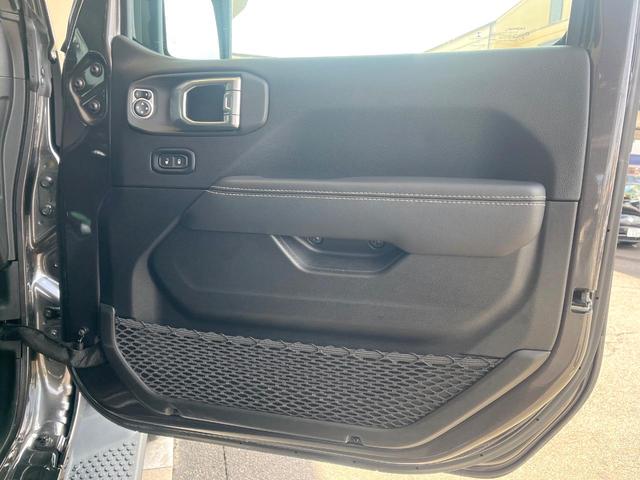 ジープ・ラングラーアンリミテッド サハラ　１オーナー　禁煙　黒革シート　ステアリング＆シートヒーター　純正ナビ　カープレイ　フルセグ　Ｂｌｕｅｔｏｏｔｈ　アダプティブクルコン　ブラインドスポットアシスト　スマートキー　純正１８インチＡＷ（45枚目）