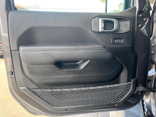 ジープ・ラングラーアンリミテッド サハラ　１オーナー　禁煙　黒革シート　ステアリング＆シートヒーター　純正ナビ　カープレイ　フルセグ　Ｂｌｕｅｔｏｏｔｈ　アダプティブクルコン　ブラインドスポットアシスト　スマートキー　純正１８インチＡＷ（46枚目）