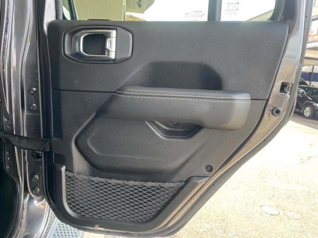 ジープ・ラングラーアンリミテッド サハラ　１オーナー　禁煙　黒革シート　ステアリング＆シートヒーター　純正ナビ　カープレイ　フルセグ　Ｂｌｕｅｔｏｏｔｈ　アダプティブクルコン　ブラインドスポットアシスト　スマートキー　純正１８インチＡＷ（47枚目）