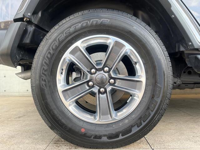 ジープ・ラングラーアンリミテッド サハラ　１オーナー　禁煙　黒革シート　ステアリング＆シートヒーター　純正ナビ　カープレイ　フルセグ　Ｂｌｕｅｔｏｏｔｈ　アダプティブクルコン　ブラインドスポットアシスト　スマートキー　純正１８インチＡＷ（53枚目）