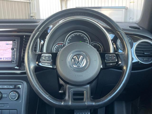 ザ・ビートル デザイン　レザーシートパッケージ　７１４ＳＤＣＷパッケージ　ＨＩＤヘッドライト　黒革シート　シートヒーター　クルコン　バックカメラ　スマートキー　Ｂｌｕｅｔｏｏｔｈ　禁煙車　オートライト　純正１６インチＡＷ（8枚目）