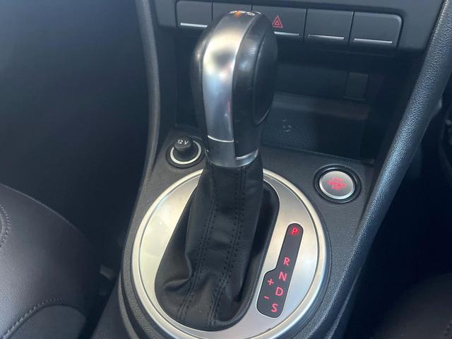 ザ・ビートル デザイン　レザーシートパッケージ　７１４ＳＤＣＷパッケージ　ＨＩＤヘッドライト　黒革シート　シートヒーター　クルコン　バックカメラ　スマートキー　Ｂｌｕｅｔｏｏｔｈ　禁煙車　オートライト　純正１６インチＡＷ（9枚目）