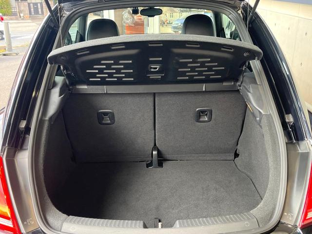 ザ・ビートル デザイン　レザーシートパッケージ　７１４ＳＤＣＷパッケージ　ＨＩＤヘッドライト　黒革シート　シートヒーター　クルコン　バックカメラ　スマートキー　Ｂｌｕｅｔｏｏｔｈ　禁煙車　オートライト　純正１６インチＡＷ（10枚目）