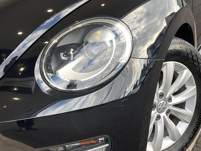 ザ・ビートル デザイン　レザーシートパッケージ　７１４ＳＤＣＷパッケージ　ＨＩＤヘッドライト　黒革シート　シートヒーター　クルコン　バックカメラ　スマートキー　Ｂｌｕｅｔｏｏｔｈ　禁煙車　オートライト　純正１６インチＡＷ（11枚目）