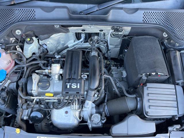 ザ・ビートル デザイン　レザーシートパッケージ　７１４ＳＤＣＷパッケージ　ＨＩＤヘッドライト　黒革シート　シートヒーター　クルコン　バックカメラ　スマートキー　Ｂｌｕｅｔｏｏｔｈ　禁煙車　オートライト　純正１６インチＡＷ（20枚目）