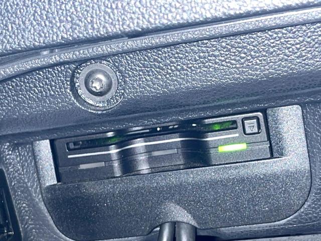 ザ・ビートル デザイン　レザーシートパッケージ　７１４ＳＤＣＷパッケージ　ＨＩＤヘッドライト　黒革シート　シートヒーター　クルコン　バックカメラ　スマートキー　Ｂｌｕｅｔｏｏｔｈ　禁煙車　オートライト　純正１６インチＡＷ（32枚目）