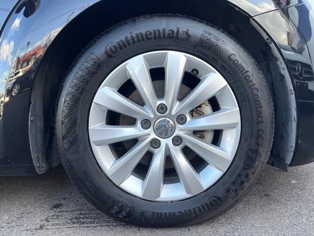 ザ・ビートル デザイン　レザーシートパッケージ　７１４ＳＤＣＷパッケージ　ＨＩＤヘッドライト　黒革シート　シートヒーター　クルコン　バックカメラ　スマートキー　Ｂｌｕｅｔｏｏｔｈ　禁煙車　オートライト　純正１６インチＡＷ（33枚目）