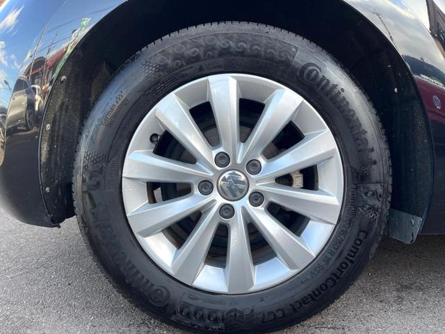 ザ・ビートル デザイン　レザーシートパッケージ　７１４ＳＤＣＷパッケージ　ＨＩＤヘッドライト　黒革シート　シートヒーター　クルコン　バックカメラ　スマートキー　Ｂｌｕｅｔｏｏｔｈ　禁煙車　オートライト　純正１６インチＡＷ（34枚目）