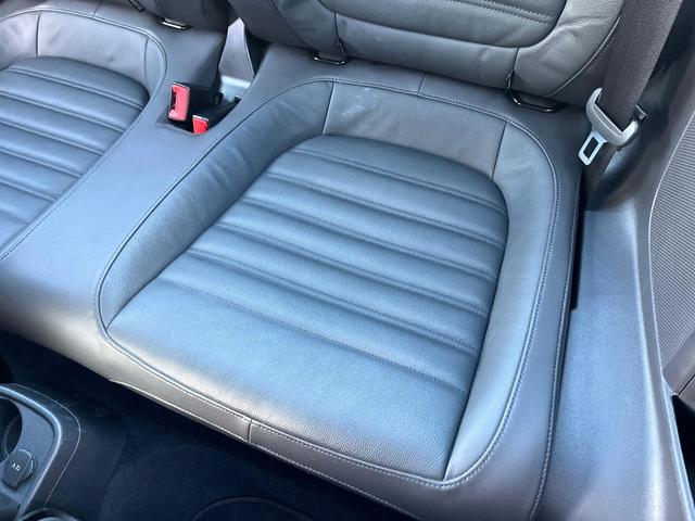 ザ・ビートル デザイン　レザーシートパッケージ　７１４ＳＤＣＷパッケージ　ＨＩＤヘッドライト　黒革シート　シートヒーター　クルコン　バックカメラ　スマートキー　Ｂｌｕｅｔｏｏｔｈ　禁煙車　オートライト　純正１６インチＡＷ（42枚目）