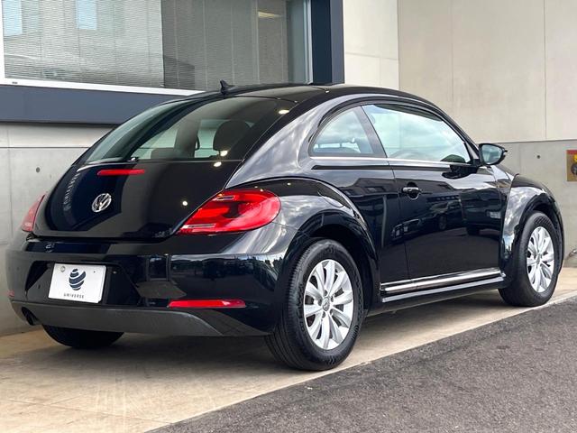 ザ・ビートル デザイン　レザーシートパッケージ　７１４ＳＤＣＷパッケージ　ＨＩＤヘッドライト　黒革シート　シートヒーター　クルコン　バックカメラ　スマートキー　Ｂｌｕｅｔｏｏｔｈ　禁煙車　オートライト　純正１６インチＡＷ（45枚目）