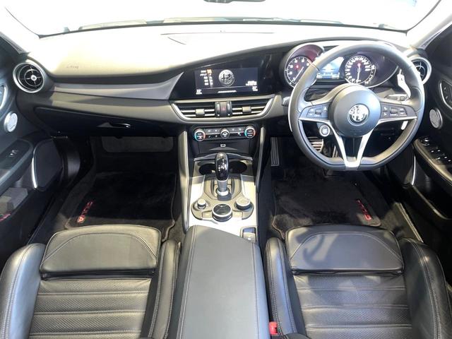 ジュリア ヴェローチェ 黒革シート アダプティブクルコン ブラインドスポットアシスト harman/kardon カープレイ バックカメラ Bluetooth ステアリング&シートヒーター スマートキー パドルシフト 禁煙車(2枚目)