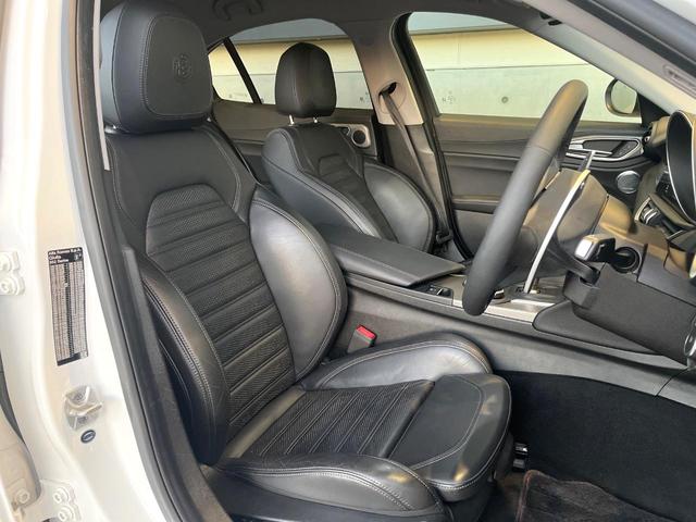 ジュリア ヴェローチェ 黒革シート アダプティブクルコン ブラインドスポットアシスト harman/kardon カープレイ バックカメラ Bluetooth ステアリング&シートヒーター スマートキー パドルシフト 禁煙車(8枚目)