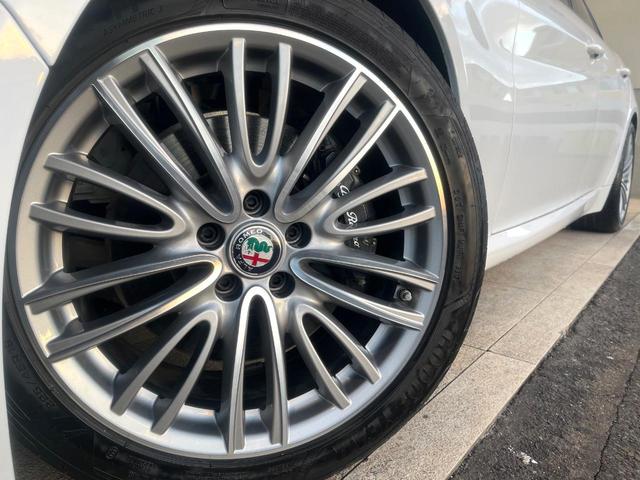 ジュリア ヴェローチェ 黒革シート アダプティブクルコン ブラインドスポットアシスト harman/kardon カープレイ バックカメラ Bluetooth ステアリング&シートヒーター スマートキー パドルシフト 禁煙車(14枚目)