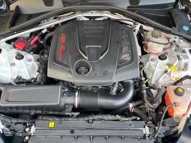 ジュリア ヴェローチェ 黒革シート アダプティブクルコン ブラインドスポットアシスト harman/kardon カープレイ バックカメラ Bluetooth ステアリング&シートヒーター スマートキー パドルシフト 禁煙車(20枚目)