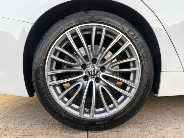 ジュリア ヴェローチェ 黒革シート アダプティブクルコン ブラインドスポットアシスト harman/kardon カープレイ バックカメラ Bluetooth ステアリング&シートヒーター スマートキー パドルシフト 禁煙車(44枚目)