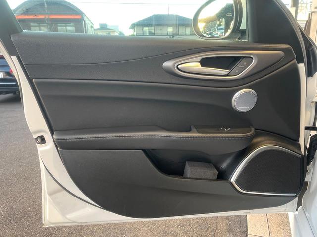 ジュリア ヴェローチェ 黒革シート アダプティブクルコン ブラインドスポットアシスト harman/kardon カープレイ バックカメラ Bluetooth ステアリング&シートヒーター スマートキー パドルシフト 禁煙車(46枚目)