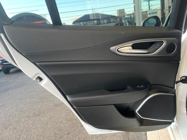 ジュリア ヴェローチェ 黒革シート アダプティブクルコン ブラインドスポットアシスト harman/kardon カープレイ バックカメラ Bluetooth ステアリング&シートヒーター スマートキー パドルシフト 禁煙車(48枚目)