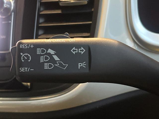 ザ・ビートル デザイン　後期型　７１６ＳＤＣＷパッケージ　ＨＩＤヘッドランプ　純正ナビ　禁煙車　バックカメラ　ＥＴＣ　Ｂｌｕｅｔｏｏｔｈ　クルーズコントロール　ブラインドスポット　スマートキー　革巻きハンドル（6枚目）