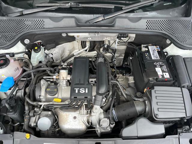 ザ・ビートル デザイン　後期型　７１６ＳＤＣＷパッケージ　ＨＩＤヘッドランプ　純正ナビ　禁煙車　バックカメラ　ＥＴＣ　Ｂｌｕｅｔｏｏｔｈ　クルーズコントロール　ブラインドスポット　スマートキー　革巻きハンドル（20枚目）