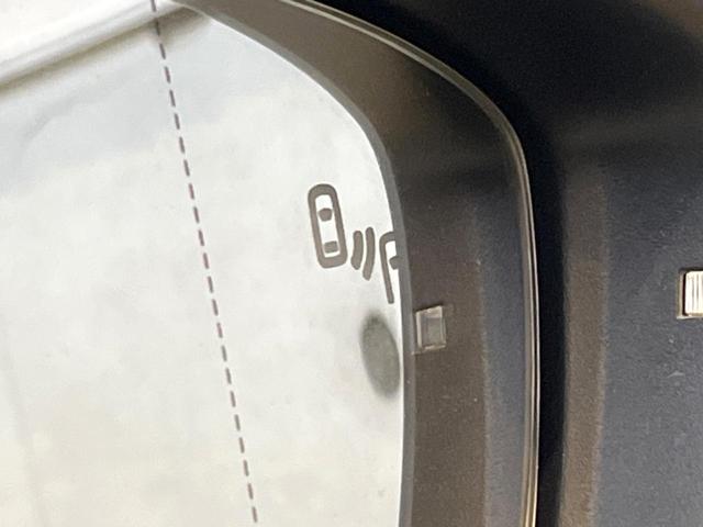 ザ・ビートル デザイン　後期型　７１６ＳＤＣＷパッケージ　ＨＩＤヘッドランプ　純正ナビ　禁煙車　バックカメラ　ＥＴＣ　Ｂｌｕｅｔｏｏｔｈ　クルーズコントロール　ブラインドスポット　スマートキー　革巻きハンドル（22枚目）