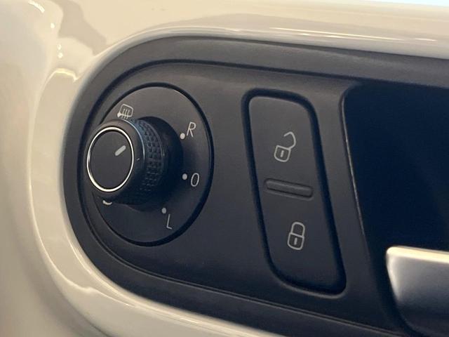 ザ・ビートル デザイン　後期型　７１６ＳＤＣＷパッケージ　ＨＩＤヘッドランプ　純正ナビ　禁煙車　バックカメラ　ＥＴＣ　Ｂｌｕｅｔｏｏｔｈ　クルーズコントロール　ブラインドスポット　スマートキー　革巻きハンドル（24枚目）