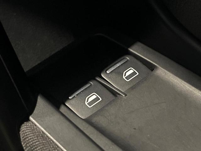 ザ・ビートル デザイン　後期型　７１６ＳＤＣＷパッケージ　ＨＩＤヘッドランプ　純正ナビ　禁煙車　バックカメラ　ＥＴＣ　Ｂｌｕｅｔｏｏｔｈ　クルーズコントロール　ブラインドスポット　スマートキー　革巻きハンドル（25枚目）