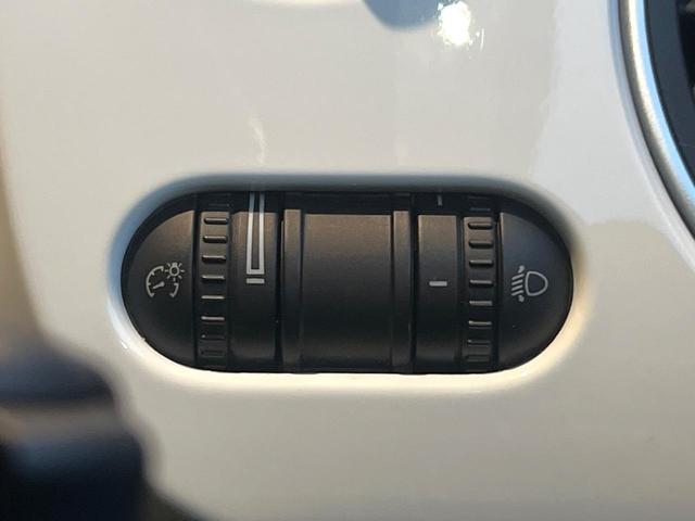 ザ・ビートル デザイン　後期型　７１６ＳＤＣＷパッケージ　ＨＩＤヘッドランプ　純正ナビ　禁煙車　バックカメラ　ＥＴＣ　Ｂｌｕｅｔｏｏｔｈ　クルーズコントロール　ブラインドスポット　スマートキー　革巻きハンドル（27枚目）