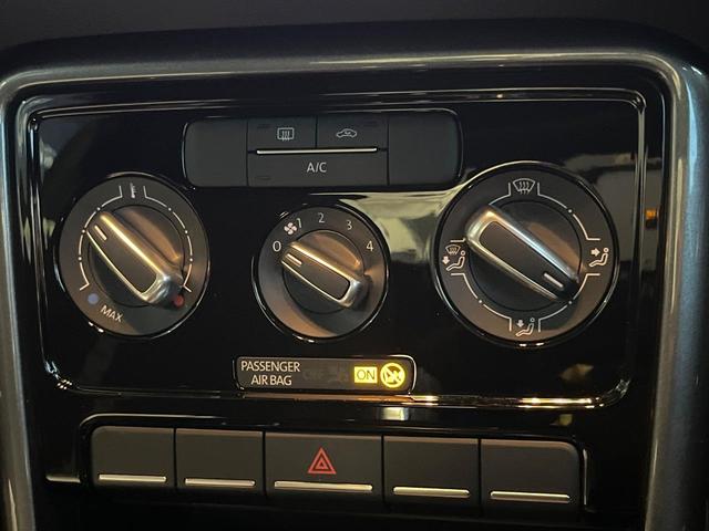 ザ・ビートル デザイン　後期型　７１６ＳＤＣＷパッケージ　ＨＩＤヘッドランプ　純正ナビ　禁煙車　バックカメラ　ＥＴＣ　Ｂｌｕｅｔｏｏｔｈ　クルーズコントロール　ブラインドスポット　スマートキー　革巻きハンドル（29枚目）