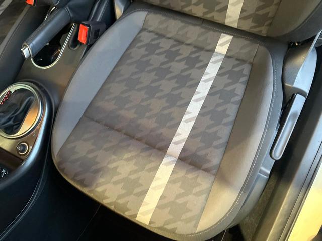ザ・ビートル デザイン　後期型　７１６ＳＤＣＷパッケージ　ＨＩＤヘッドランプ　純正ナビ　禁煙車　バックカメラ　ＥＴＣ　Ｂｌｕｅｔｏｏｔｈ　クルーズコントロール　ブラインドスポット　スマートキー　革巻きハンドル（37枚目）