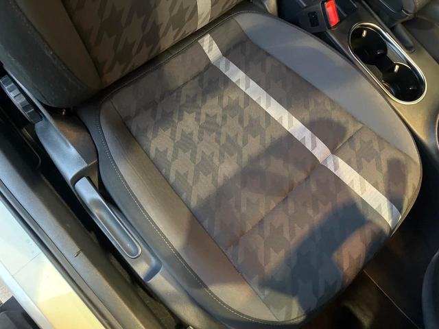 ザ・ビートル デザイン　後期型　７１６ＳＤＣＷパッケージ　ＨＩＤヘッドランプ　純正ナビ　禁煙車　バックカメラ　ＥＴＣ　Ｂｌｕｅｔｏｏｔｈ　クルーズコントロール　ブラインドスポット　スマートキー　革巻きハンドル（39枚目）