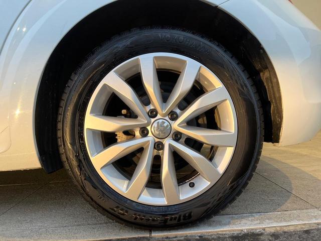 ザ・ビートル デザイン　後期型　７１６ＳＤＣＷパッケージ　ＨＩＤヘッドランプ　純正ナビ　禁煙車　バックカメラ　ＥＴＣ　Ｂｌｕｅｔｏｏｔｈ　クルーズコントロール　ブラインドスポット　スマートキー　革巻きハンドル（43枚目）