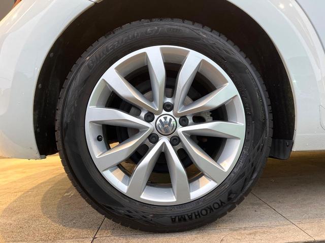 ザ・ビートル デザイン　後期型　７１６ＳＤＣＷパッケージ　ＨＩＤヘッドランプ　純正ナビ　禁煙車　バックカメラ　ＥＴＣ　Ｂｌｕｅｔｏｏｔｈ　クルーズコントロール　ブラインドスポット　スマートキー　革巻きハンドル（46枚目）