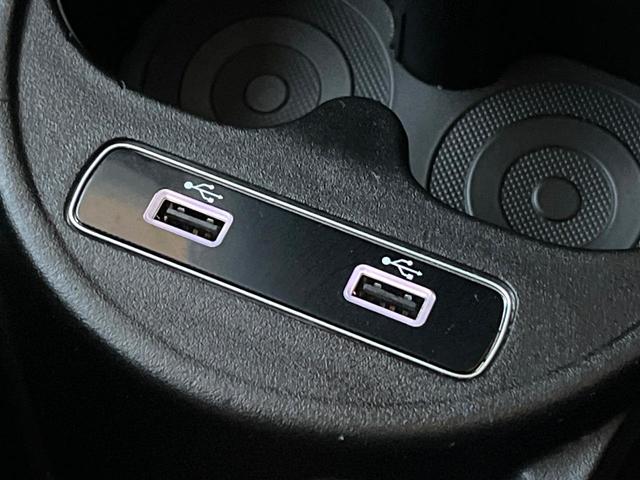 500 1.2 ポップ 禁煙車 ディスプレイオーディオ アップルカープレイ Bluetooth ハーフレザーシート アイドリングストップ キーレスキー 横滑り防止 盗難防止装置 パワーウィンドウ(8枚目)